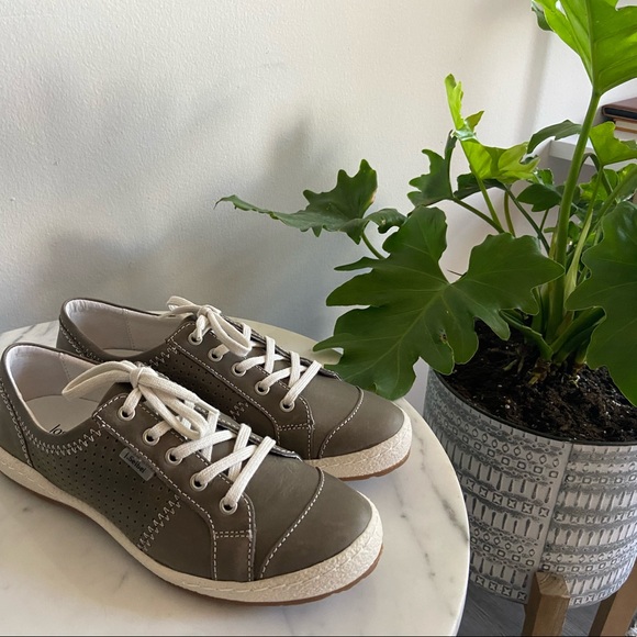 Josef Seibel Shoes - NWT!! Josef Seibel Caspian shoe. Size 37 (US 6.5)